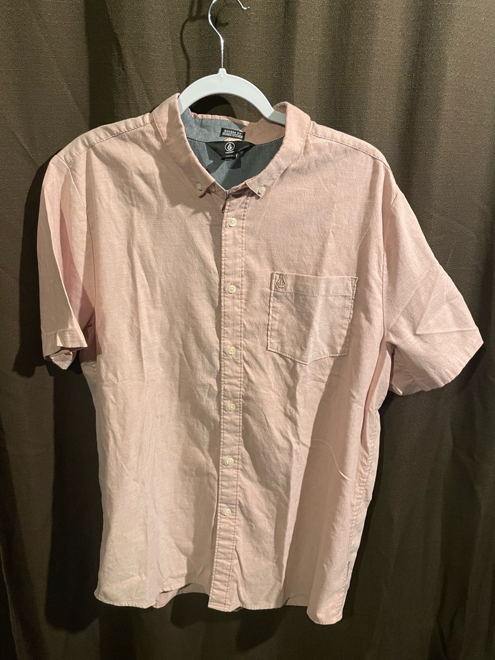 Men's Short-Sleeve Button-Down Shirt in Light Pink- Volcom